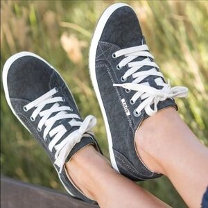 Taos Womens Star Comfort Sneakers shoes sz 8